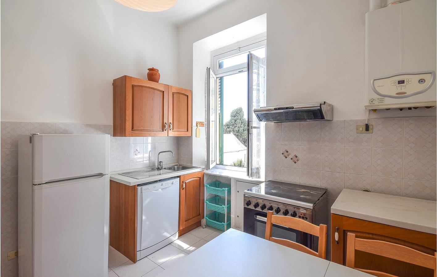 Entire holiday apartment, Sea View Apartment- Sleeps 5 with Beach 900m in Genova (City), Genoa