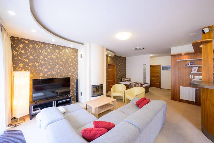 Apartament wakacyjny dla 10 osób, z Balkon i Ogród oraz Basen i Widok w Pilzno