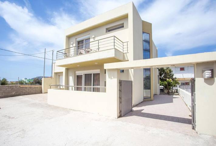 Feriehus for 8 personer, med hage i Hellas