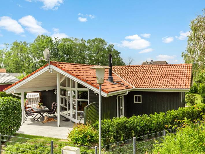 Ferienhaus für 4 Personen, mit Terrasse und Garten sowie Sauna und Ausblick in Schönhagen