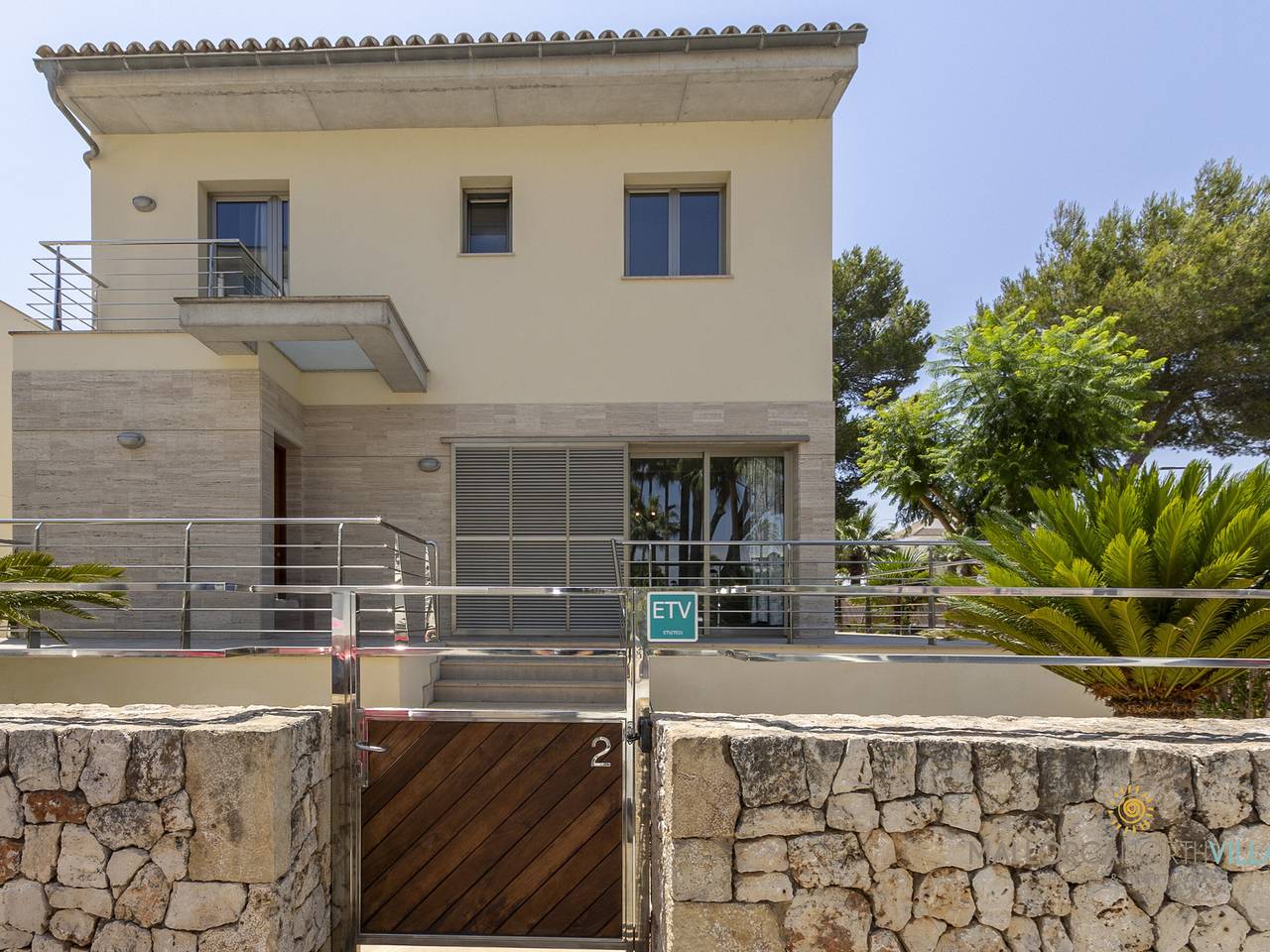 Moderne Villa auf Mallorca 50 m vom Strand, ideal für 6 in Playa de Muro, Muro