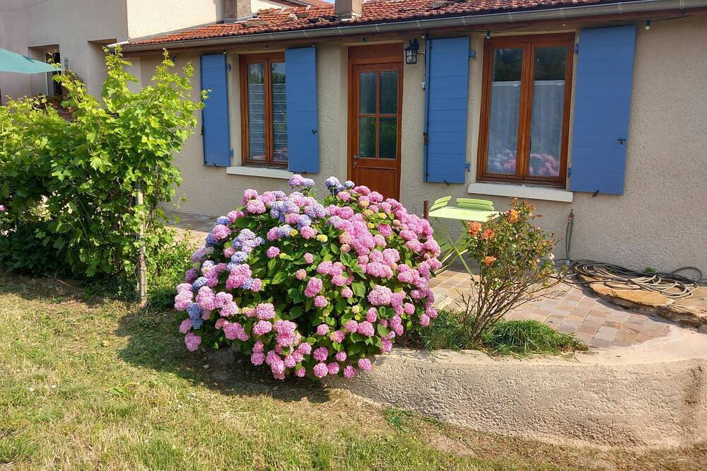 Petite maison rénovée à la campagne (15 mn Vienne - 25 mn Lyon ou Saint-Etienne) in Givors, Lyon et ses environs