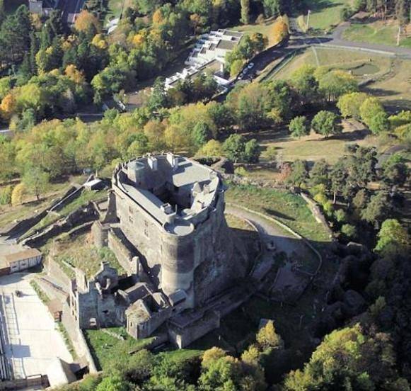 Appartement entier, Three-Bedroom Apartment in Murol, Parc naturel régional des Volcans d'Auvergne
