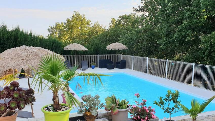 Maison de vacances pour 2 personnes, avec piscine ainsi que vue et jardin dans Gorges de l’Ardèche