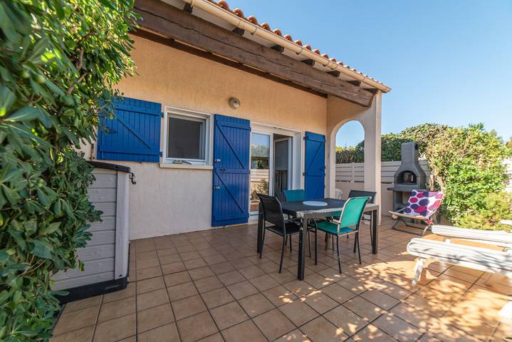 Casa de vacaciones 'Mas Bleu' con piscina compartida y jardín privado in Saint-Cyprien, Costa mediterránea (Francia)