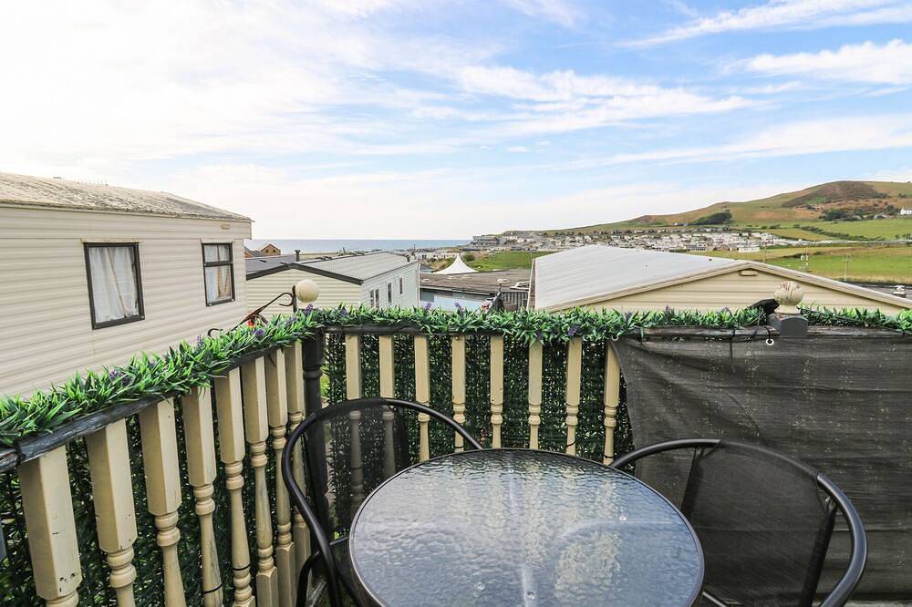 Gm18, pet friendly, country holiday cottage in Aberystwyth in Clarach Bay, Cardigan Bay