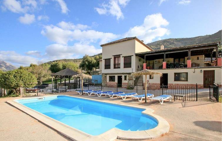 Casa rural para 20 personas, con terraza además de jardín y piscina en Jimera de Líbar