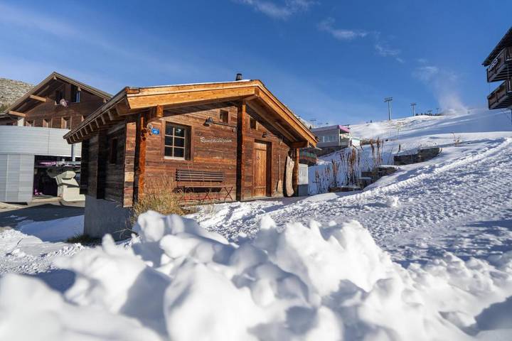Chalet für 4 Personen, mit Terrasse und Sauna sowie Ausblick
