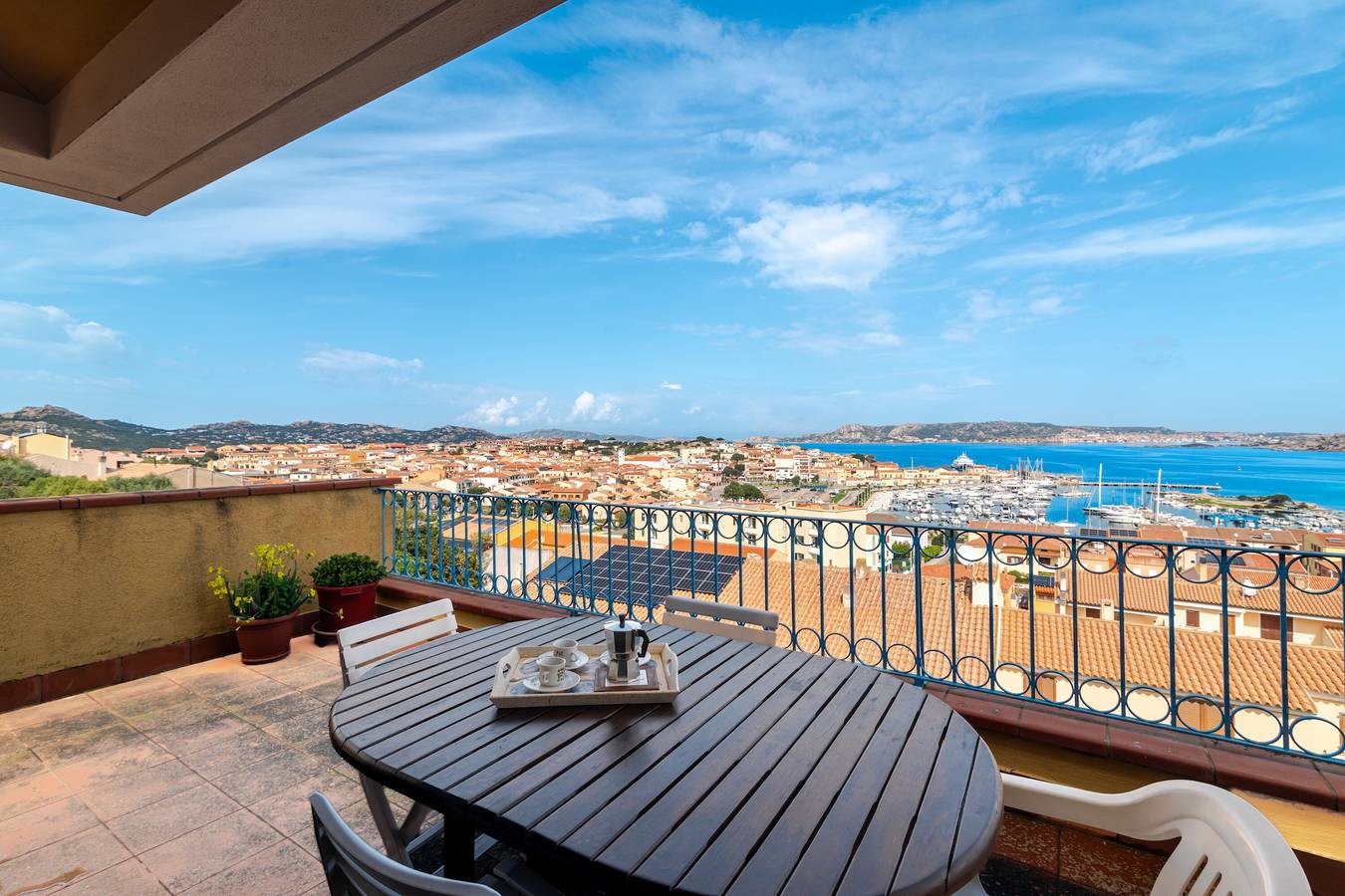 Ferienhaus 'Mariella' mit Meerblick und privater Terrasse in Palau (dorf), Palau (Sardinien)
