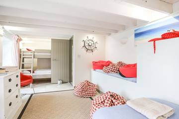 Cottage for 8 People in Menai Bridge, Isle of Anglesey, Photo 4