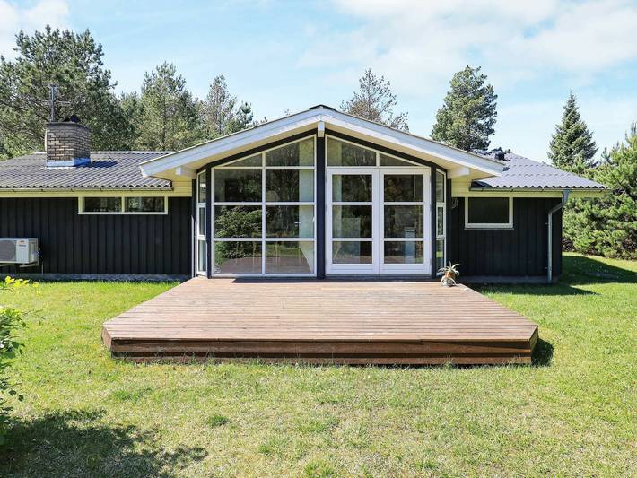 Feriehus for 6 personer, med terrasse, barnevennlig i Jerup