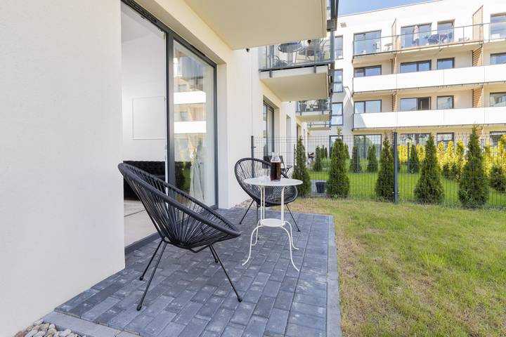 Ganze Wohnung, Sunny Apartment with Terrace | Parking and Workspace in Gdingen, Zatoka Gdańska