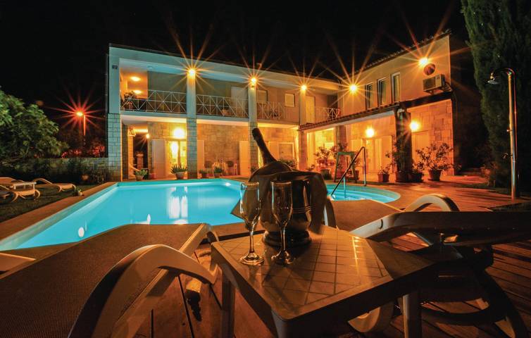 Ferienwohnung für 4 Personen, mit Terrasse und Pool in Izola - 3