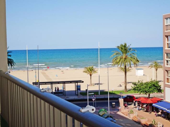 Apartamento para 4 personas, con balcón además de piscina y vistas en Gandía