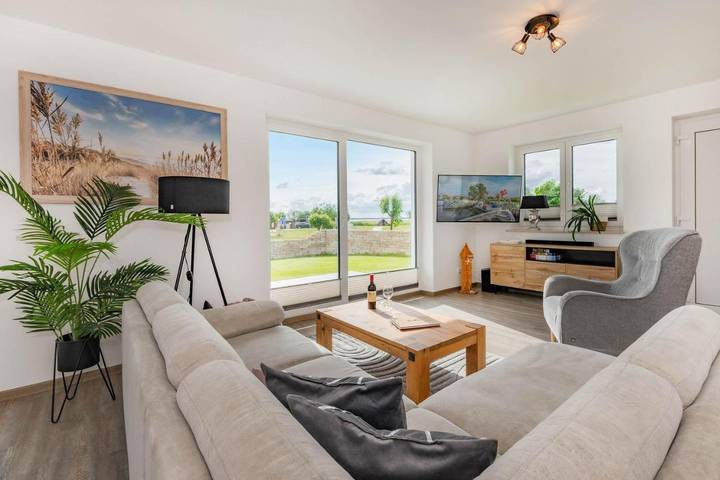 Ferienhaus für 8 Personen, mit Terrasse und Garten sowie Seeblick in Bernsteinbäder