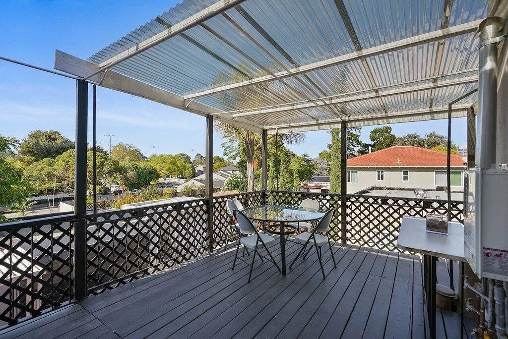 Ganze Wohnung, Private one bedroom top unit walking distance to downtown in Redwood City, Silicon Valley