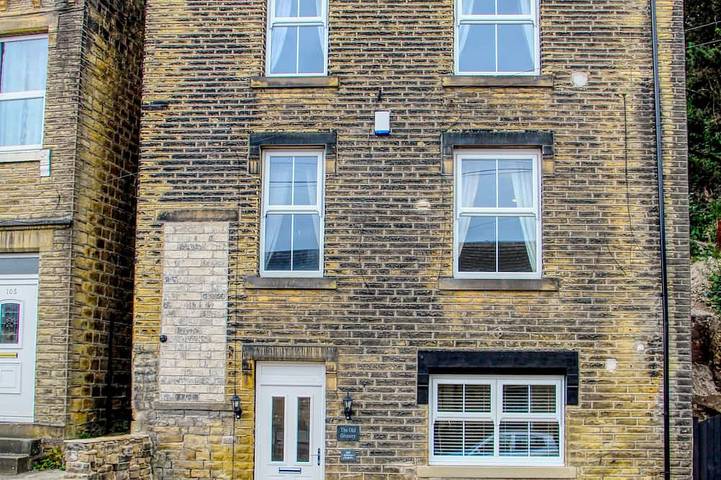 Holiday rental for 12 people in Huddersfield
