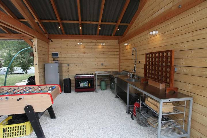 Location de vacances pour 4 personnes, avec piscine ainsi que jardin et jacuzzi à La Roche-sur-le-Buis - 2