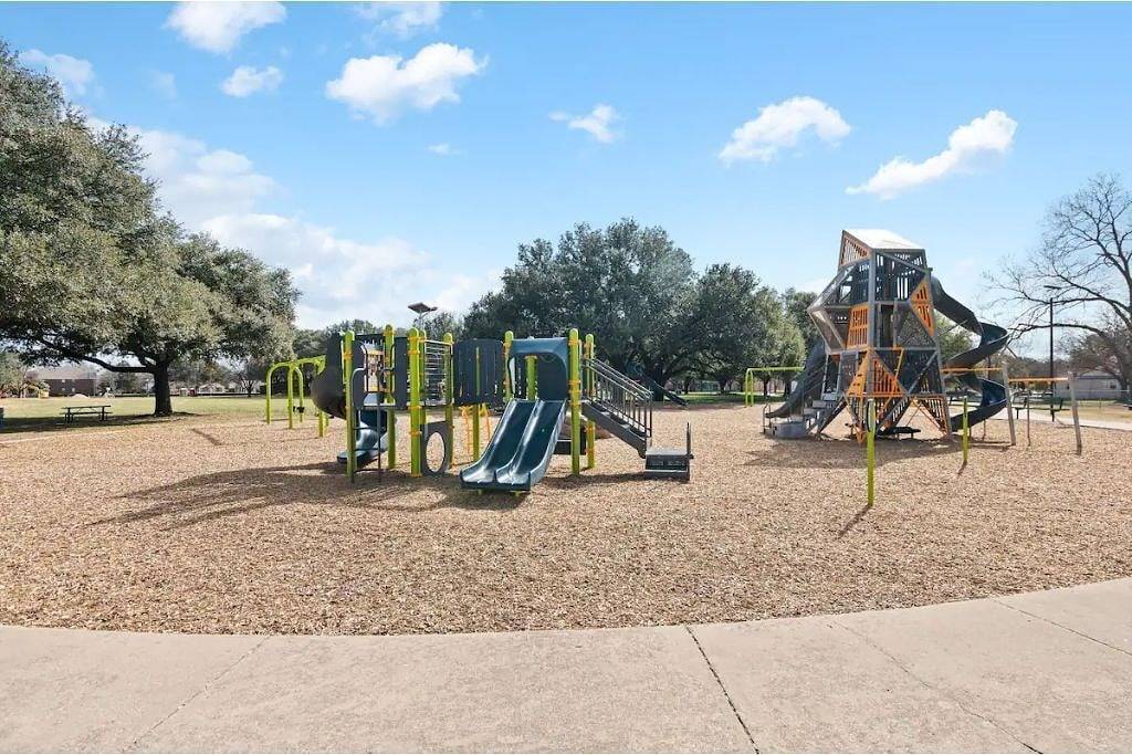 Ganze Wohnung, Cozy, modern space⭐️Walk to Twu⭐️King bed⭐Sleeps 4 in Denton, Denton County