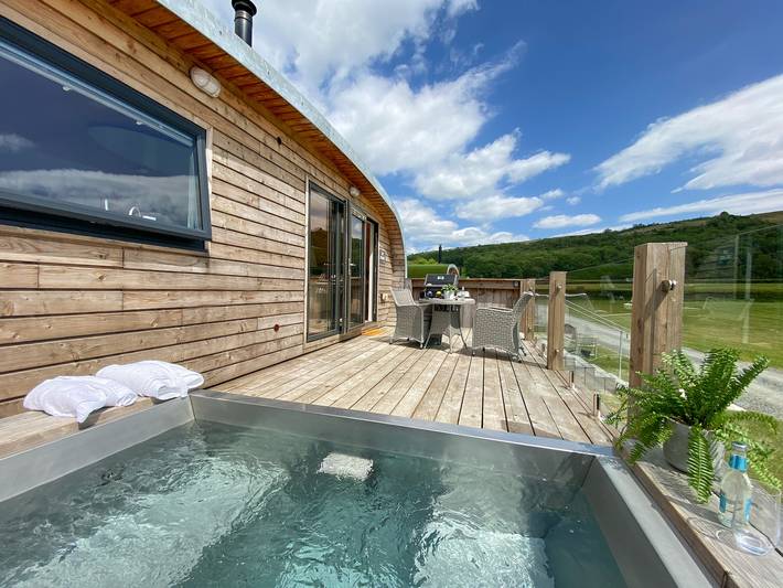 Hütte für 2 Personen, mit Balkon und Whirlpool sowie Sauna und Ausblick in England