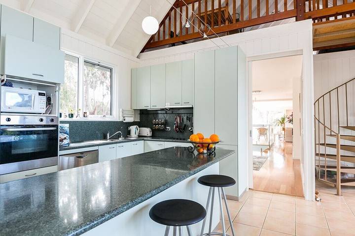 Holiday home for 10 people, with balcony and garden in Lorne