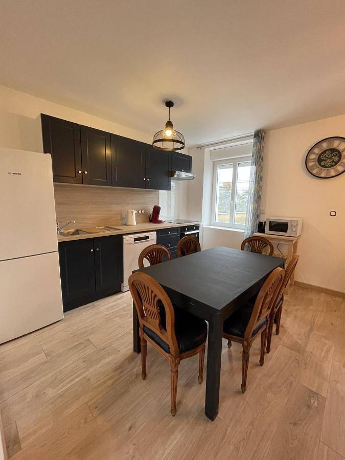Appartement entier, Three-Bedroom Apartment in Noyen-sur-Sarthe, Sarthe