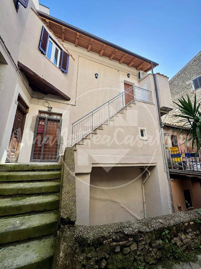 Appartamento intero, Three-Bedroom Apartment in Sacrofano, Provincia di Roma