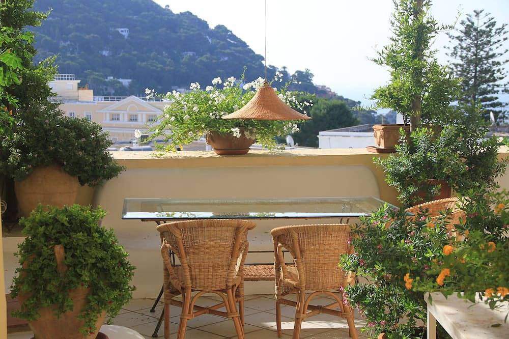 Apartment for 5 People in Capri, Tyrrhenian Coast Campania