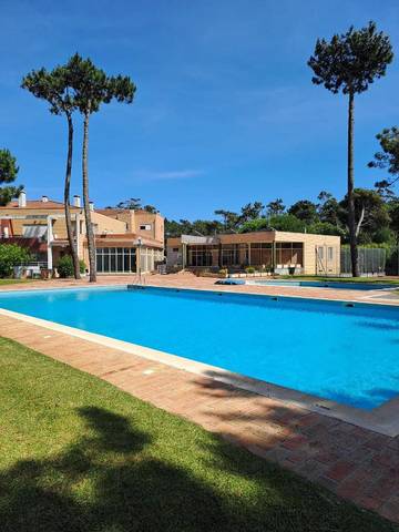 Gîte pour 6 personnes, avec jardin et bassin pour enfant ainsi que piscine et vue dans Fão
