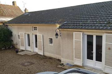 Gîte pour 6 personnes, avec piscine dans Jugy