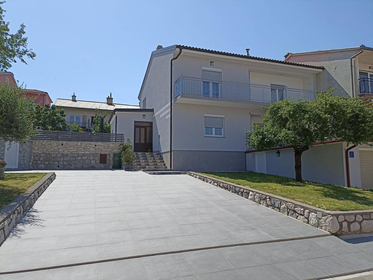 Ferienhaus in Senj mit Pool am Strand in Senj, Kvarner Festland