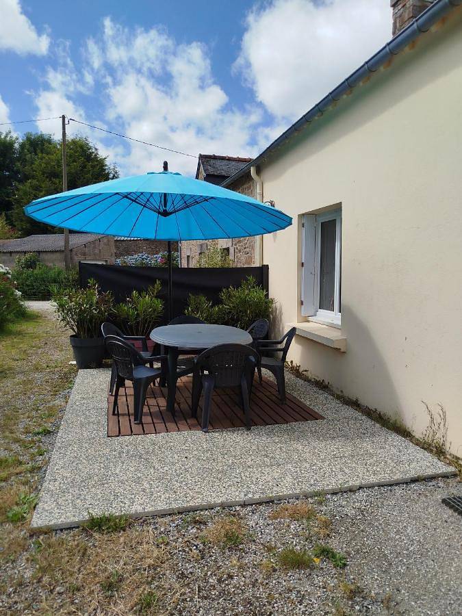 Location de vacances pour 6 personnes, avec vue et jardin à Plouray - 2