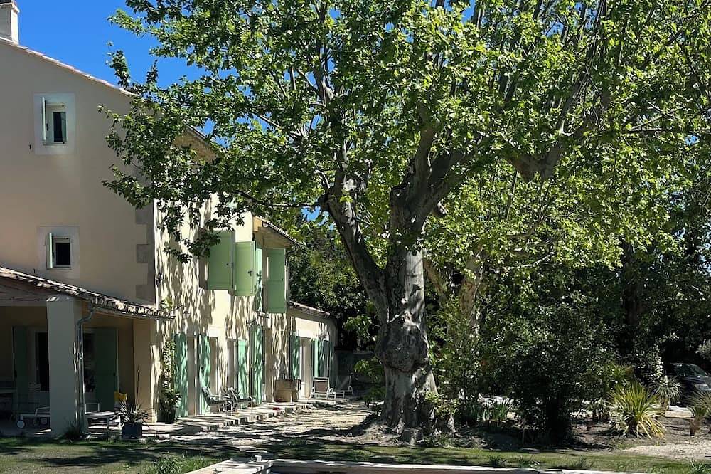 Completely renovated holiday home Mas de Verquières, with private pool in Verquières, Region de Arles