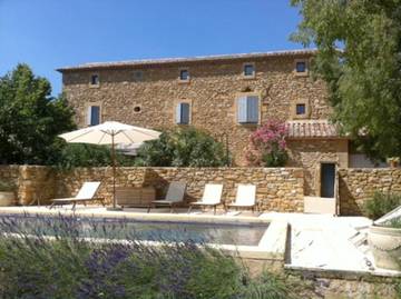 Gîte pour 12 personnes, avec jardin ainsi que vue et piscine, animaux acceptés à Aigaliers