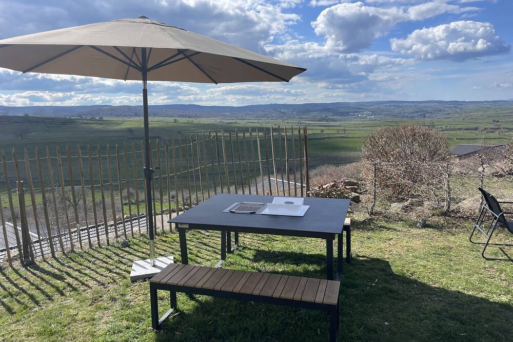 Chalet de la Rule / Vue Panoramique sur L'aubrac in Nasbinals, Región de Mende