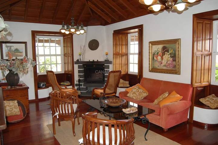 Appartement entier, Charmante Maison Tres Pinos avec piscine privée et jardins luxuriants in Monte de Breña, Breña Baja