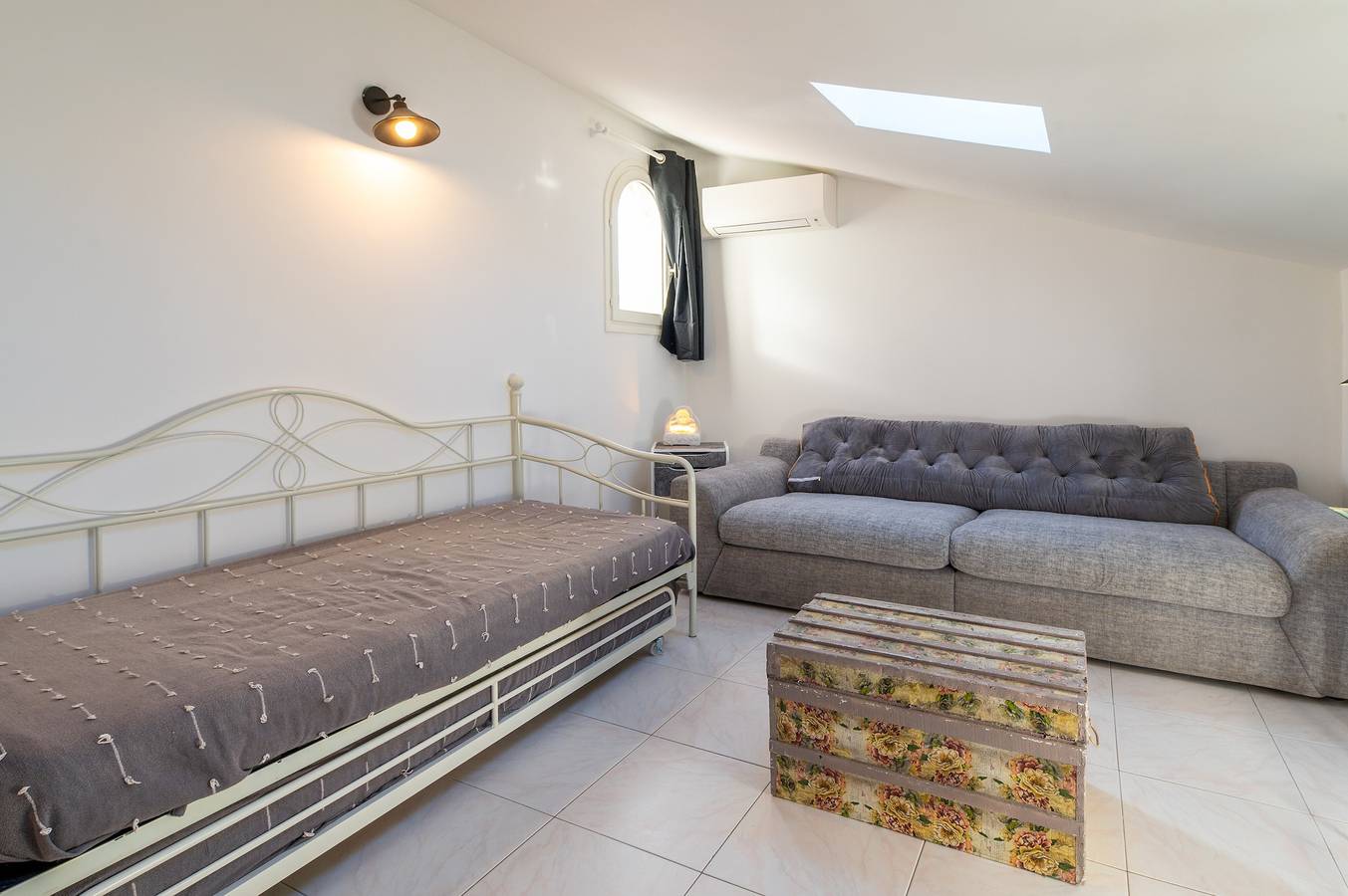 Casa de vacaciones 'F2 a 100 m de la playa' con vistas a la montaña, Wi-Fi y aire acondicionado in Borgo, Región de Bastia