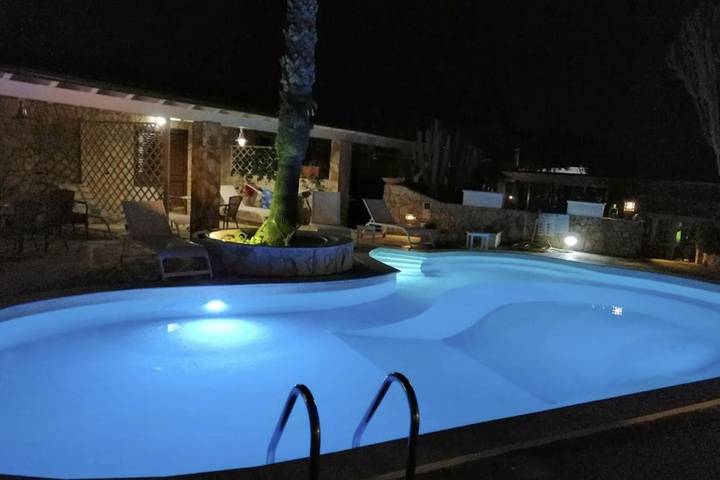 Vakantiewoning voor 2 personen, with tuin and zwembad as well as terras and whirlpool op Lampedusa
