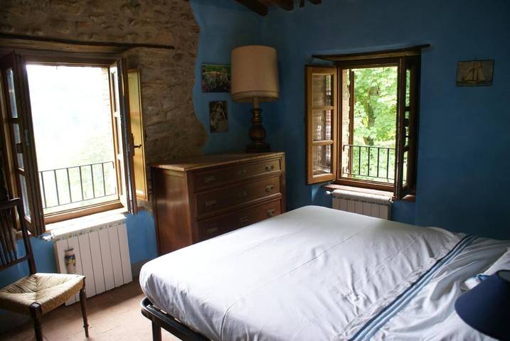 Gîte pour 10 personnes, avec Balcon et Terrasse ainsi que Jardin et Vue à Barga - 3