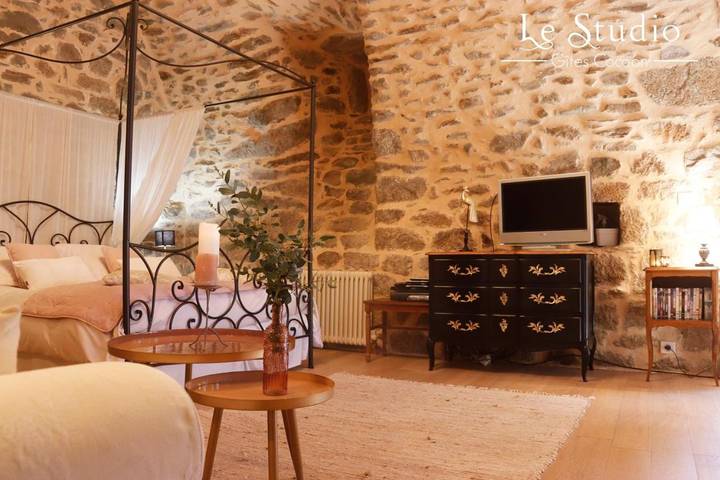 Location de vacances pour 2 personnes, avec jardin ainsi que vue et piscine à Entraygues-sur-Truyère - 3