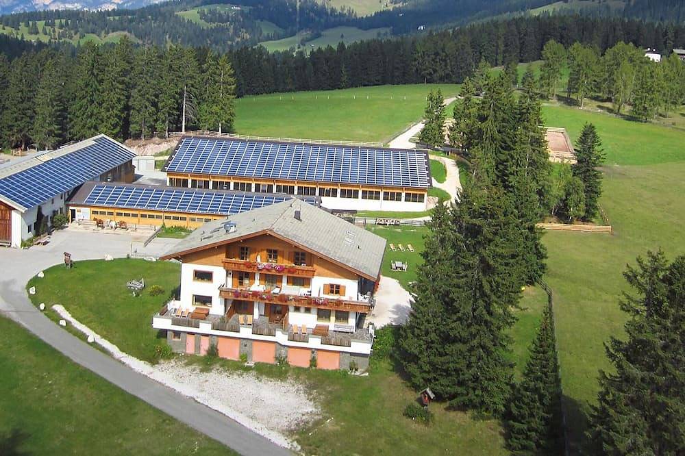Ganze Wohnung, Ferienwohnung \"Angerle Alm Apt Rosengarten\" mit Privatem Balkon, Gemeinschaftsgarten und Wlan in Karersee, Welschnofen