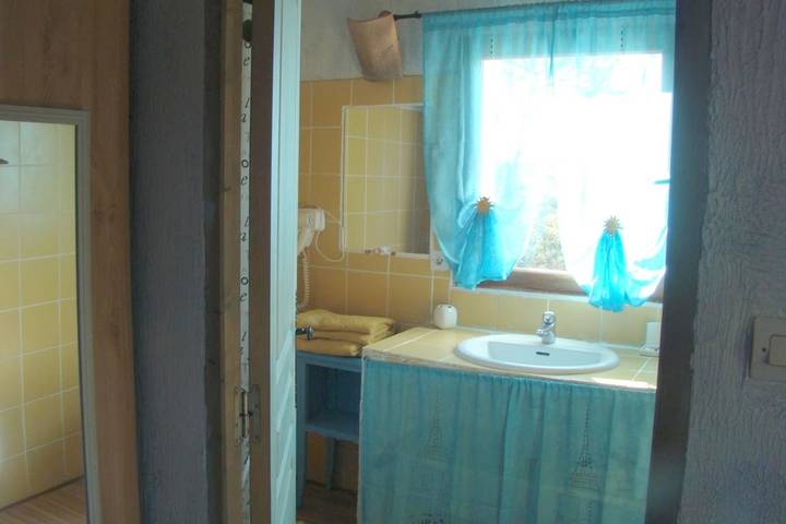 Chambre d’hôte pour 2 personnes, avec jardin ainsi que terrasse et piscine à Saint-Maximin-la-Sainte-Baume - 4