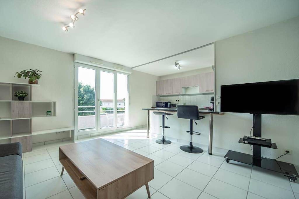 Appartement entier, L Idylle Royale de Chatenoy Proche A6 Parking Facile et securise in Châtenoy-le-Royal, Région de Chalon-sur-Saône