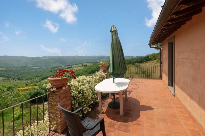 Entire apartment, Apartment 'Cipressaia Bellavista' with Shared Pool, Shared Garden and Wi-Fi in Greve In Chianti, Chianti