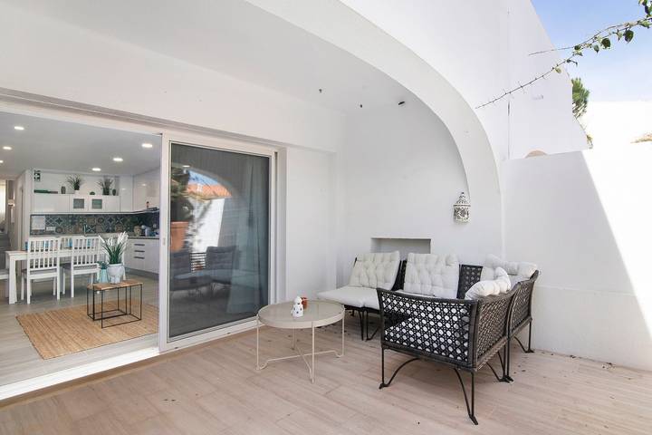 Apartamento inteiro, Apartamento 'Acácia' com Terraço Privado, Wi-Fi e Ar Condicionado in Vale do Lobo, Almancil