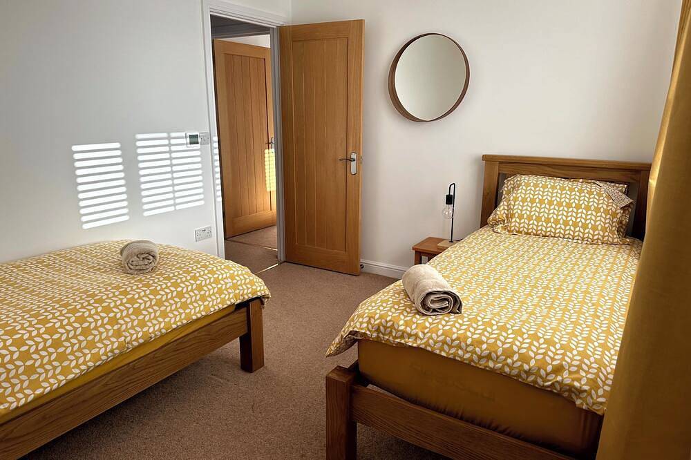 5* Whitebridge Cottage - short walk to Port Eynon beach and village amenities in Swansea region