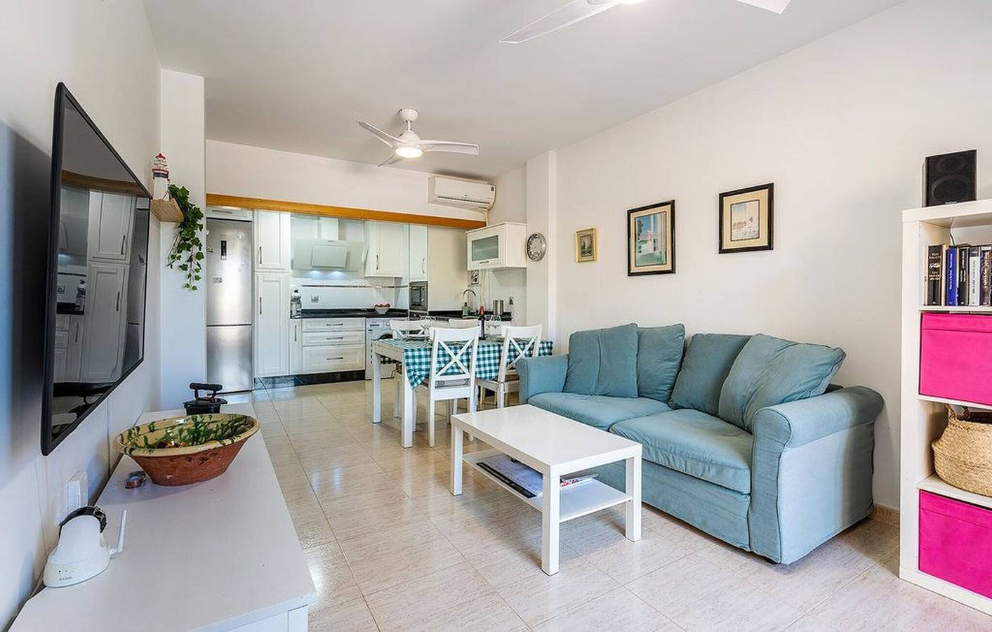 Ganze Wohnung, Ferienwohnung "El Toyo" mit Gemeinschaftspool, privaten Terrassen und Wlan in Retamar, Almería