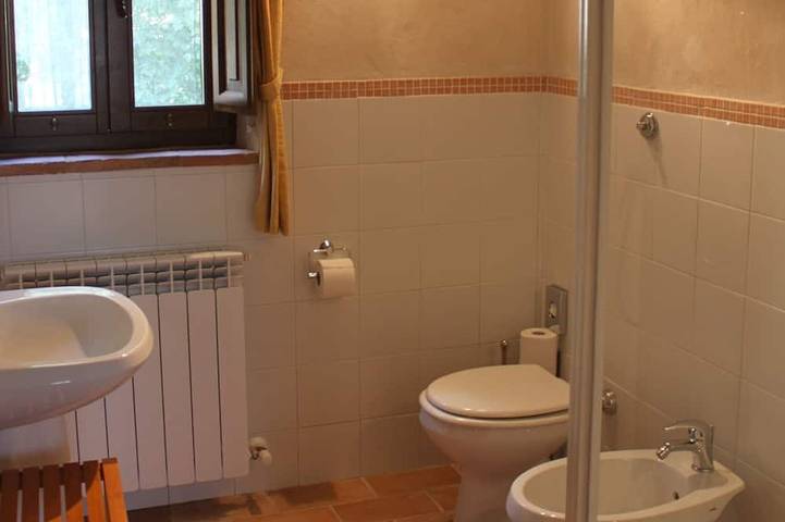 Ganze Wohnung, Schöne Selbstversorger Bauernhaus Apartments in der Nähe von Amandola Le Marche mit Pool in Amandola, Nationalpark Monti Sibillini
