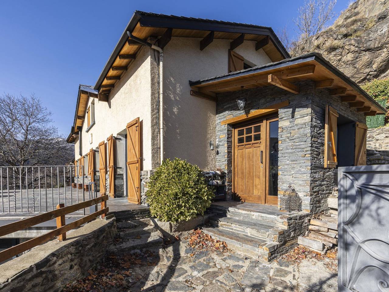 Chalet 5 rooms. 10 people, Garden Bbq, Pool and Fire place in Latour-de-Carol, Prades und Umgebung