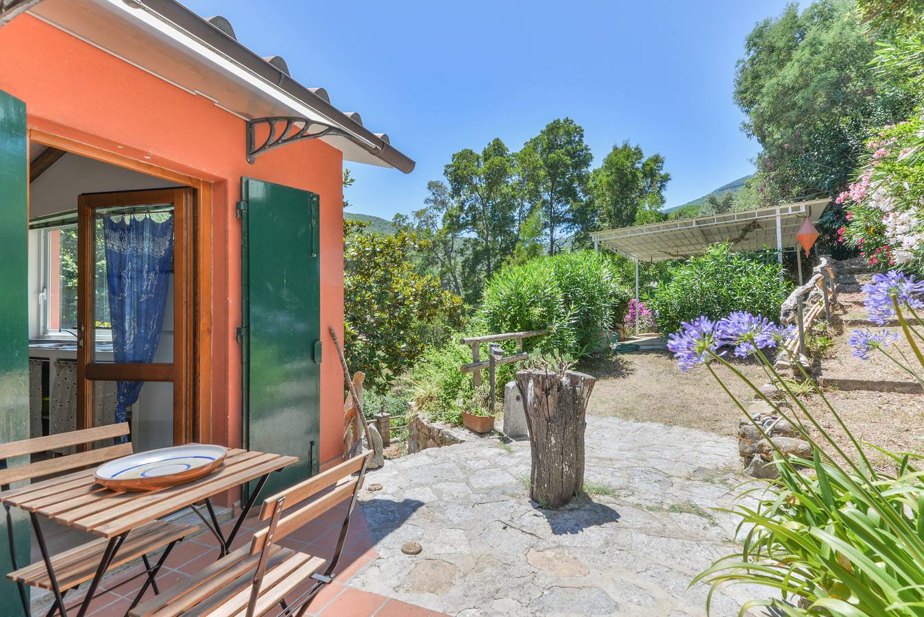Villa 'I Fiori Redinoce' con terrazza privata, giardino privato e aria condizionata in Procchio, Isola d'Elba